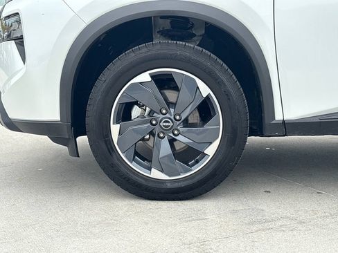 Used 2025 Nissan Rogue SV FWD image 36