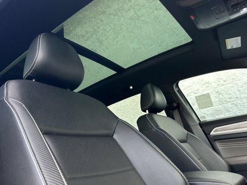 Used 2023 Volkswagen Atlas Cross Sport SE w/ Panoramic Sunroof Package AWD/4WD image 17