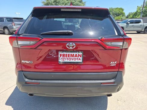 Used 2022 Toyota RAV4 XLE AWD/4WD image 5