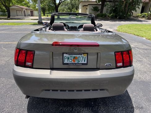 Used 2002 Ford Mustang Convertible RWD image 14