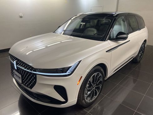 New 2026 Lincoln Nautilus Reserve image 3