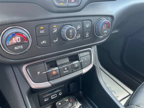 Used 2022 GMC Terrain AT4 w/ Tech Package AWD/4WD image 19