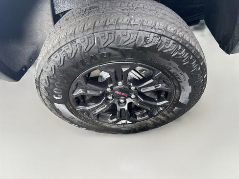 Used 2025 GMC Canyon Elevation w/ Convenience Package RWD image 11