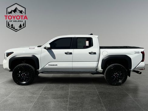 Certified 2024 Toyota Tacoma TRD Off-Road AWD/4WD image 2