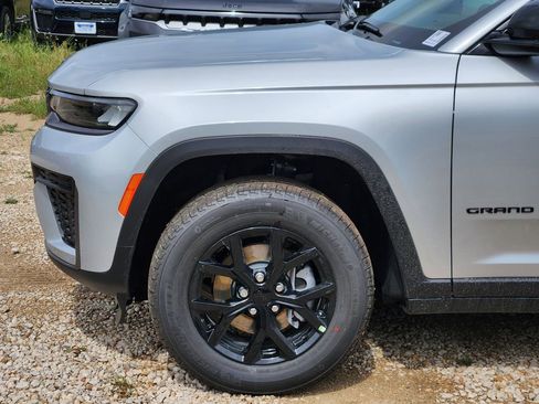 New 2026 Jeep Grand Cherokee Altitude RWD image 6