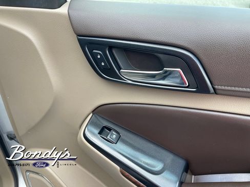 Used 2017 Chevrolet Suburban LT w/ Luxury Package RWD image 21