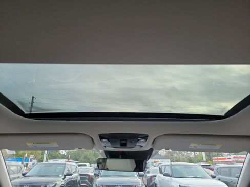 Certified 2025 Kia Sorento EX w/ Panoramic Sunroof Package image 19