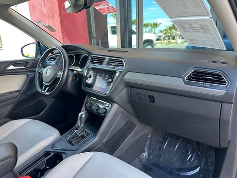 Used 2019 Volkswagen Tiguan SE image 32