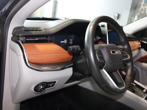 Used 2022 Jeep Compass Limited w/ Elite Group AWD/4WD image 11