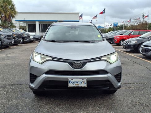Used 2018 Toyota RAV4 LE image 19