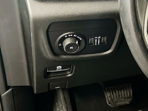 Used 2021 Jeep Grand Cherokee L Limited AWD/4WD image 10