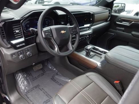 Used 2024 Chevrolet Silverado 1500 High Country w/ Technology Package AWD/4WD image 14