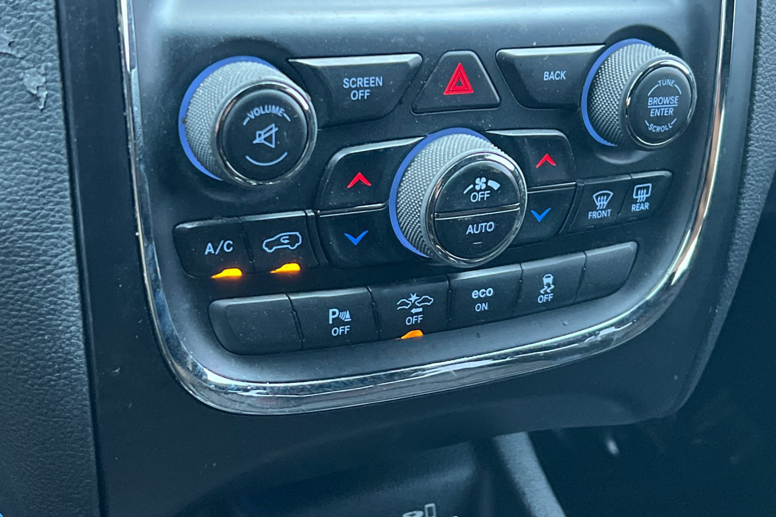 Used 2015 Dodge Durango R/T w/ Technology Group AWD/4WD image 25