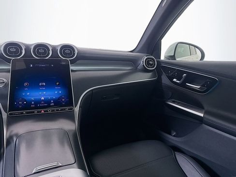 Used 2024 Mercedes-Benz GLC 300 4MATIC image 24