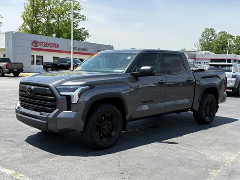 Used 2022 Toyota Tundra SR5 w/ SR5 Convenience Package AWD/4WD image 26