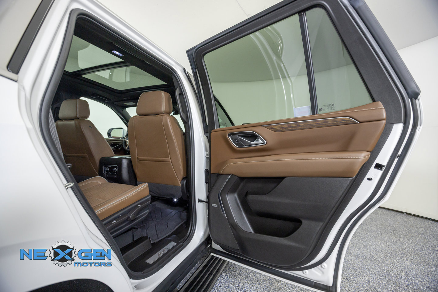 Used 2023 Chevrolet Tahoe High Country AWD/4WD image 37