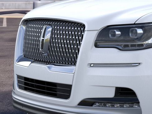 New 2023 Lincoln Navigator Reserve AWD/4WD image 17