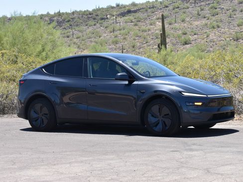 Used 2026 Tesla Model Y AWD image 3