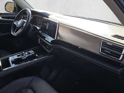 Used 2024 Volkswagen Atlas SE image 22