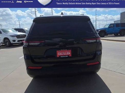 Used 2024 Jeep Grand Cherokee L Limited w/ Black Appearance Package AWD/4WD image 7