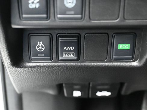 Used 2017 Nissan Rogue Sport SV w/ SV Premium Package image 16