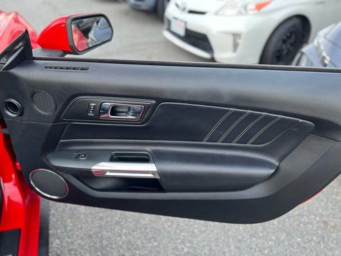 Used 2016 Ford Mustang Premium image 13