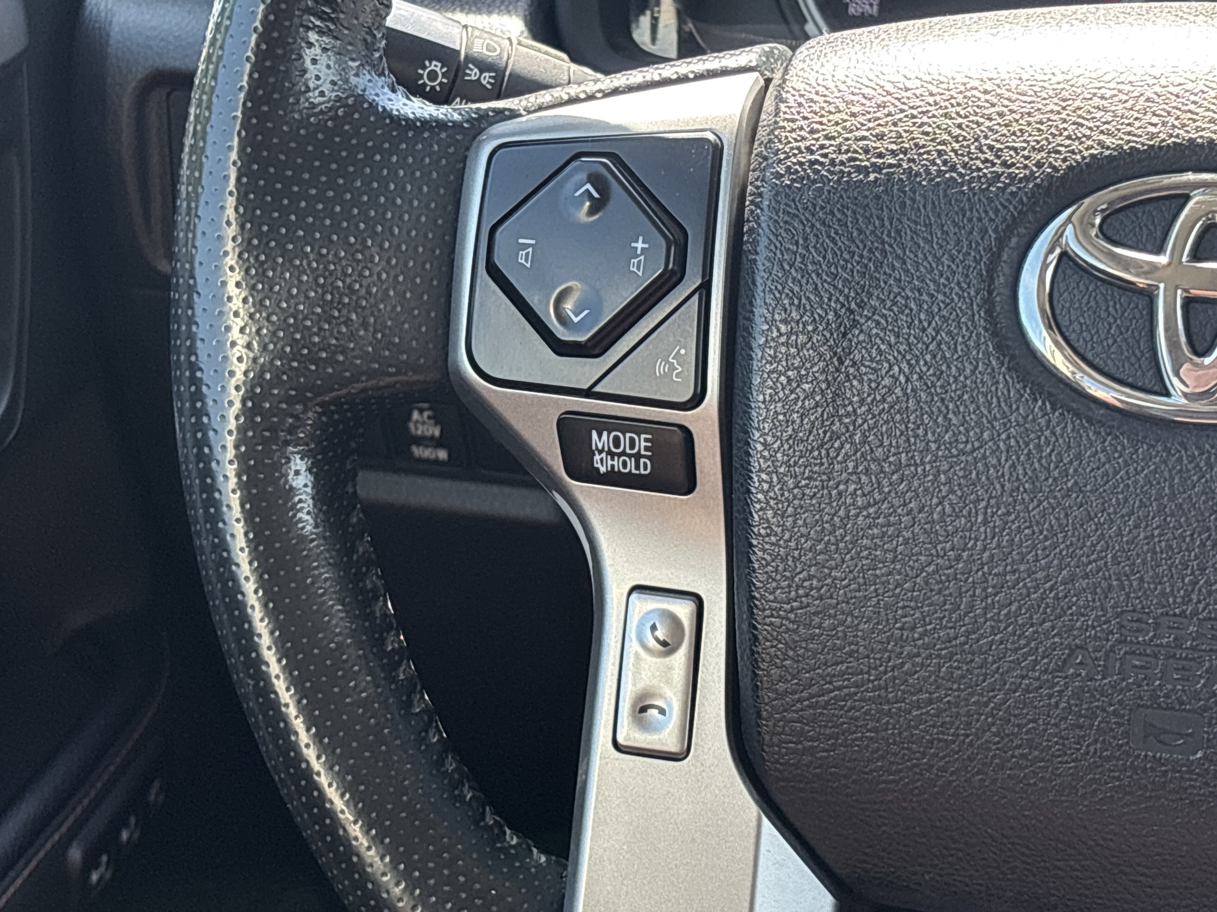 Used 2023 Toyota 4Runner Limited AWD/4WD image 5