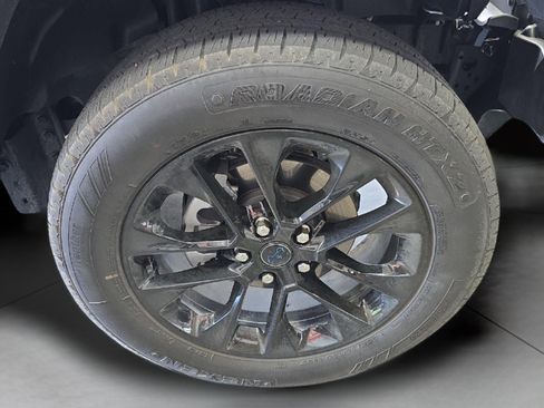 Used 2025 Jeep Wrangler Unlimited Sahara AWD/4WD image 24