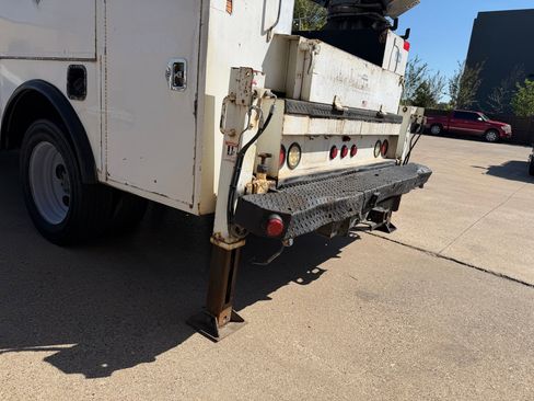 Used 2017 Ford F550 2WD Regular Cab Super Duty image 38