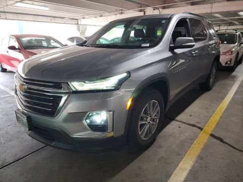 Used 2023 Chevrolet Traverse LT FWD image 5