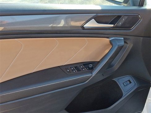 Used 2022 Volkswagen Tiguan SE image 12