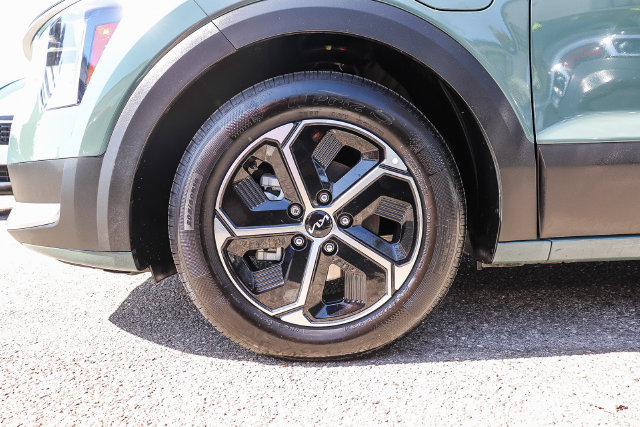 Certified 2025 Kia Niro EX FWD image 12