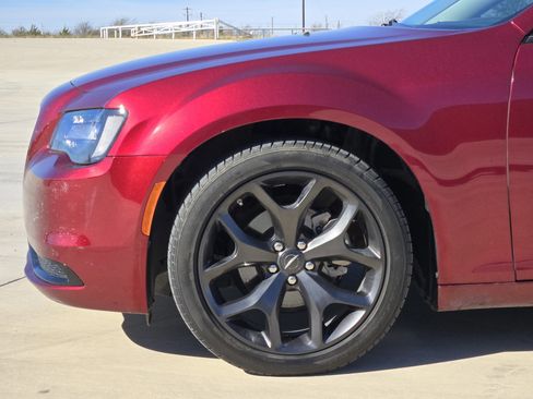 Used 2023 Chrysler 300 Touring w/ Sport Appearance Package image 8