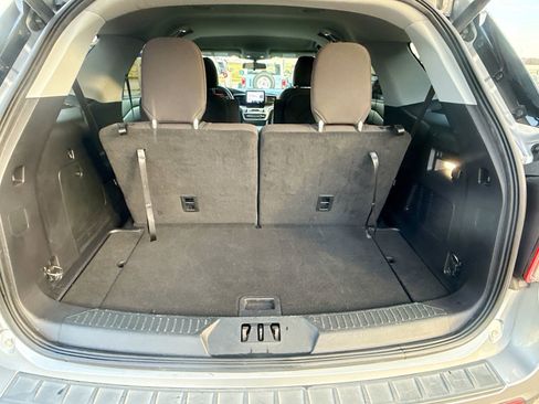 Used 2022 Ford Explorer XLT image 24