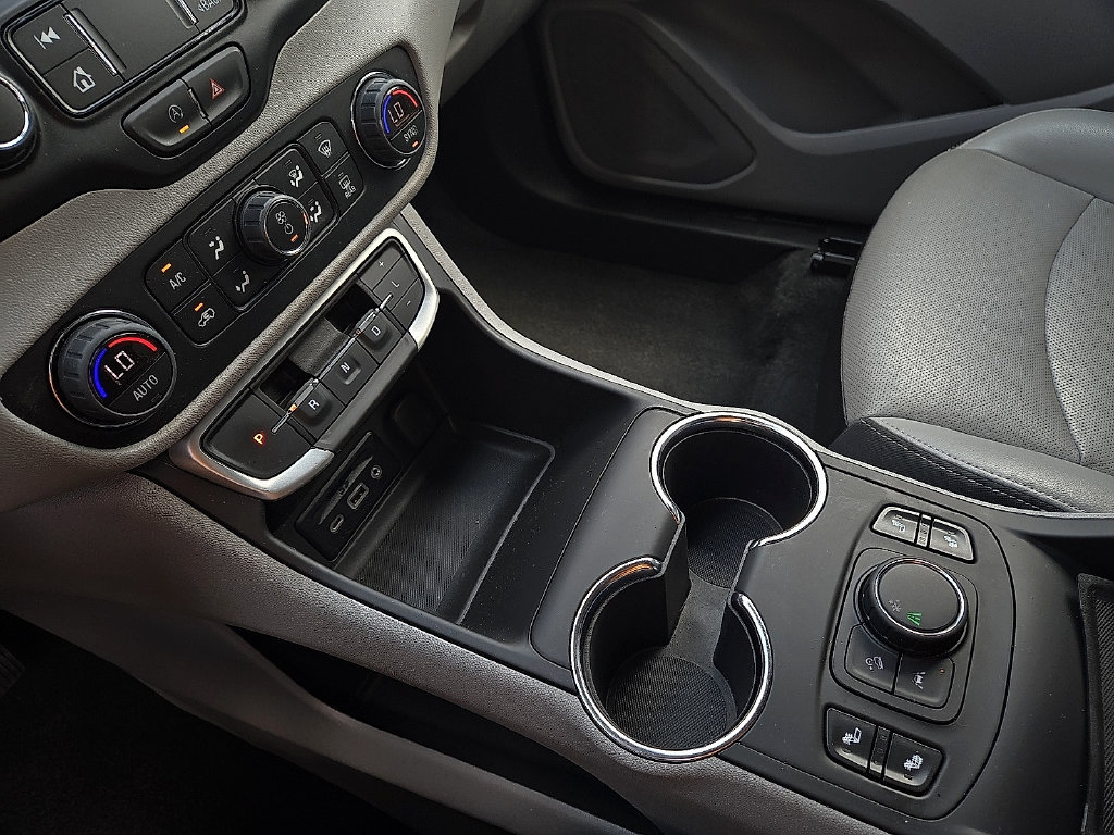 Used 2024 GMC Terrain SLT FWD image 20