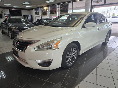 Used 2015 Nissan Altima 2.5 S w/ Special Edition Package FWD image 1