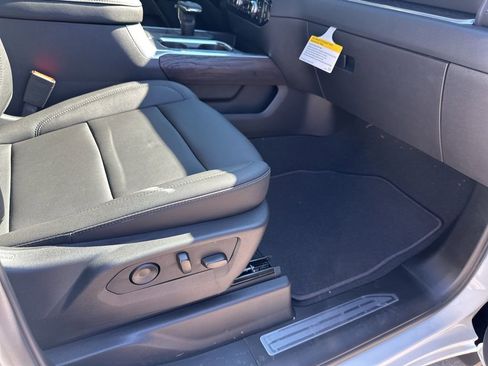 New 2026 GMC Sierra 1500 SLT w/ SLT Convenience Package image 16