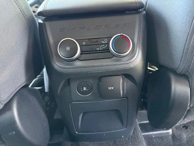 Used 2025 Ford Explorer Active AWD/4WD image 17