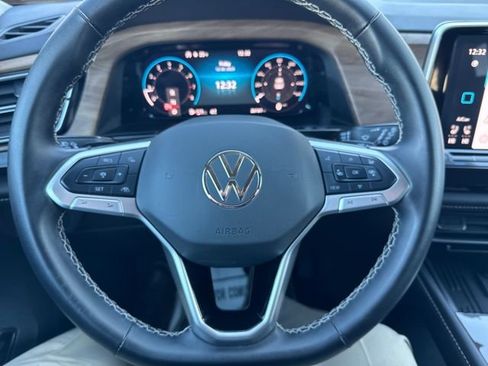Certified 2025 Volkswagen Atlas SE image 18