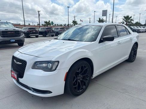 Used 2019 Chrysler 300 Touring w/ Sport Appearance Package RWD image 1