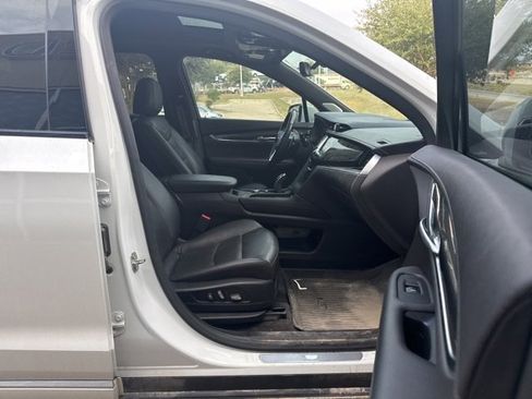 Used 2022 Cadillac XT6 Sport w/ Technology Package image 12