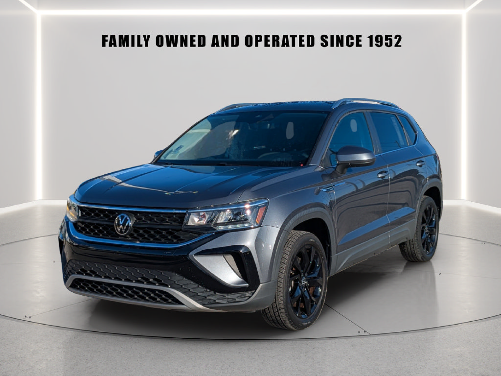 Certified 2023 Volkswagen Taos SE w/ Black Wheel Package FWD image 2