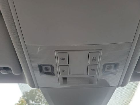 Used 2019 Volkswagen e-Golf SEL Premium image 22