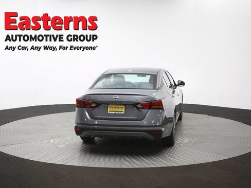 Used 2025 Nissan Altima 2.5 SV FWD image 38