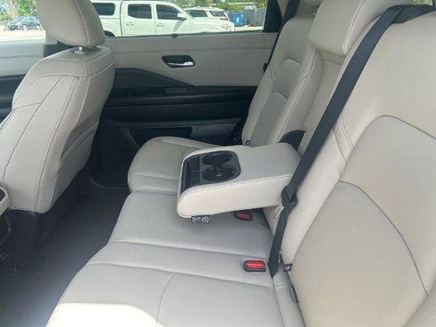 Certified 2025 Nissan Pathfinder SL FWD image 21