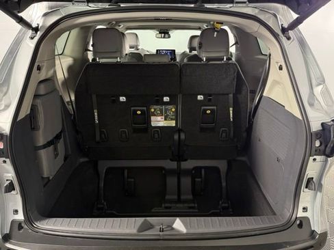 Used 2024 Toyota Sienna XLE FWD image 26