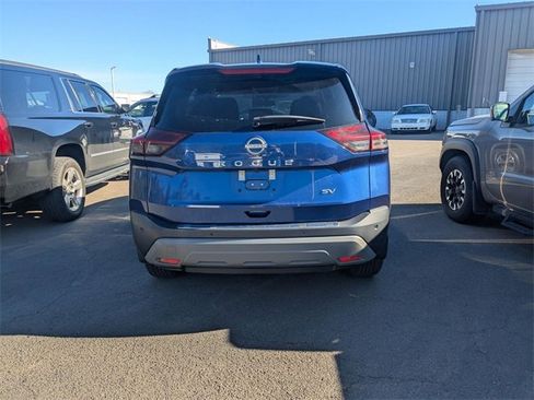 Used 2023 Nissan Rogue SV image 3