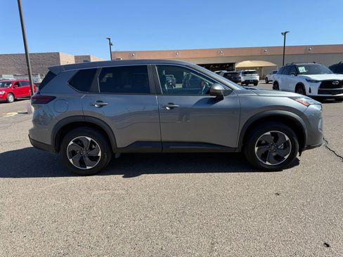 Certified 2025 Nissan Rogue SV FWD image 4