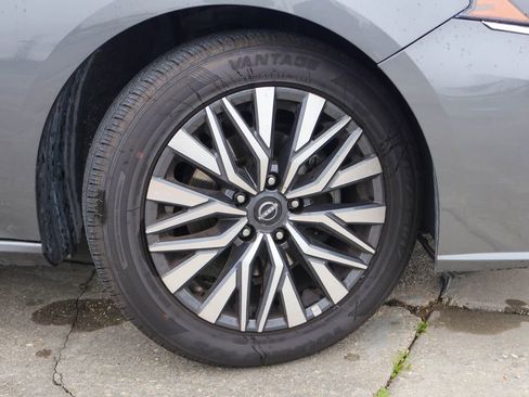 Used 2025 Nissan Altima 2.5 SV FWD image 26