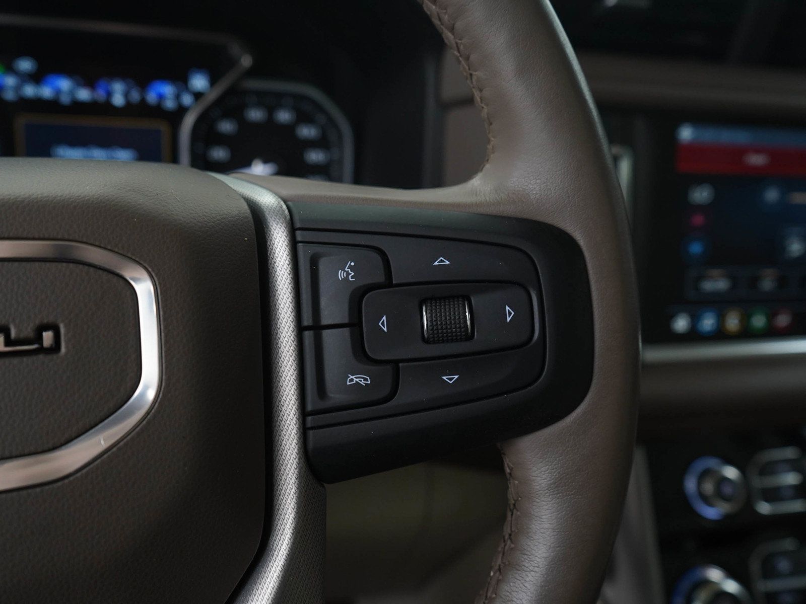 Used 2021 GMC Yukon Denali w/ Denali Ultimate Package AWD/4WD image 31